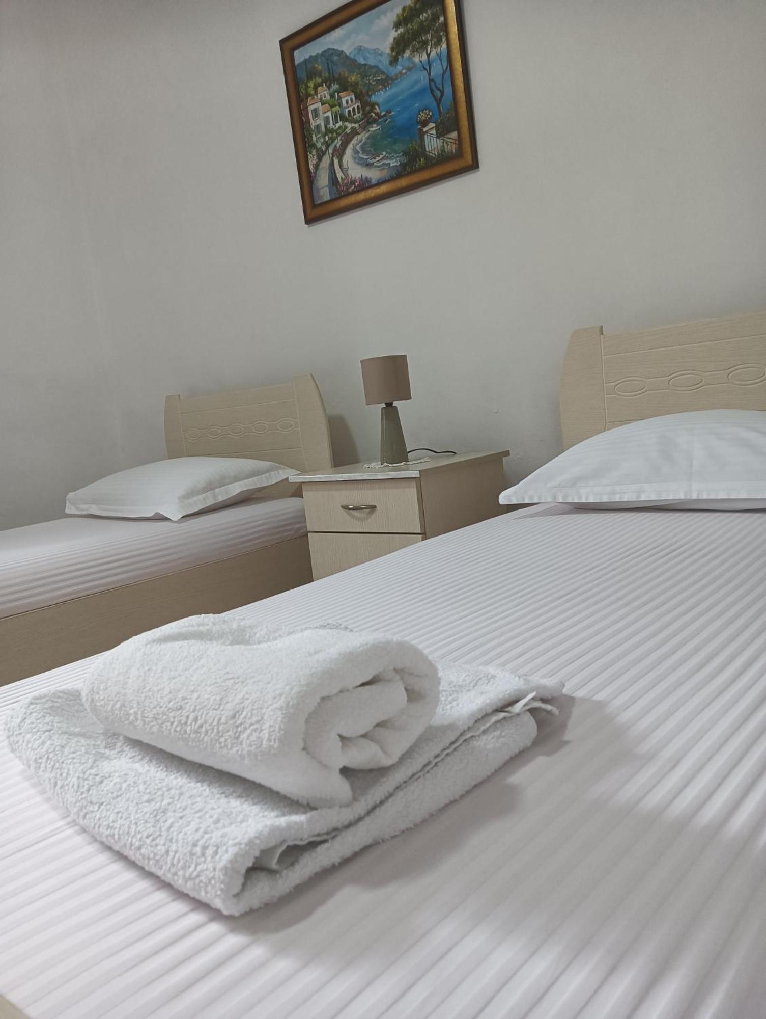 Vila Aliaj Luxury Apartment With 2 Rooms With Private Wonderful Terrace Durrës Exteriör bild