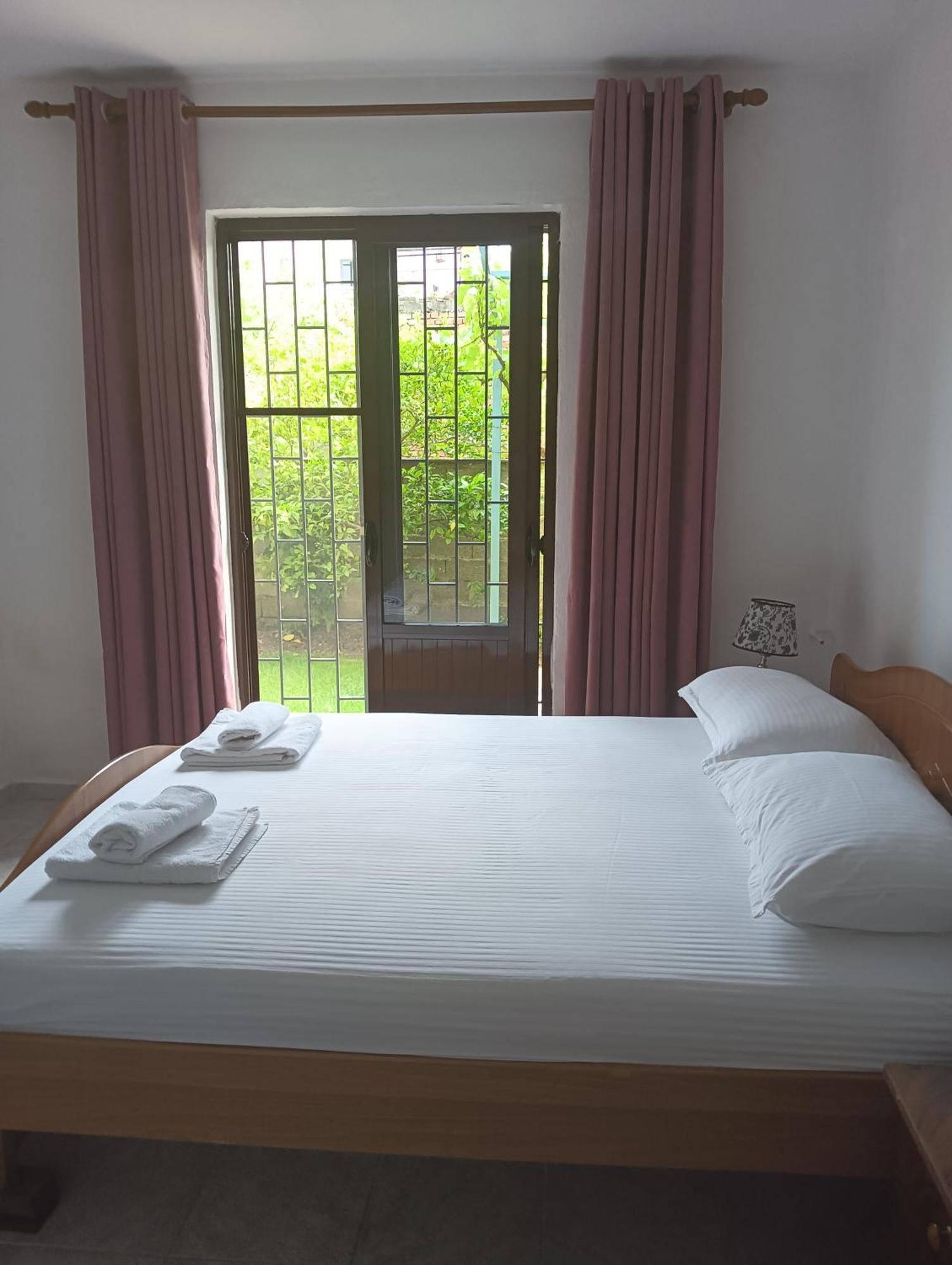 Vila Aliaj Luxury Apartment With 2 Rooms With Private Wonderful Terrace Durrës Exteriör bild