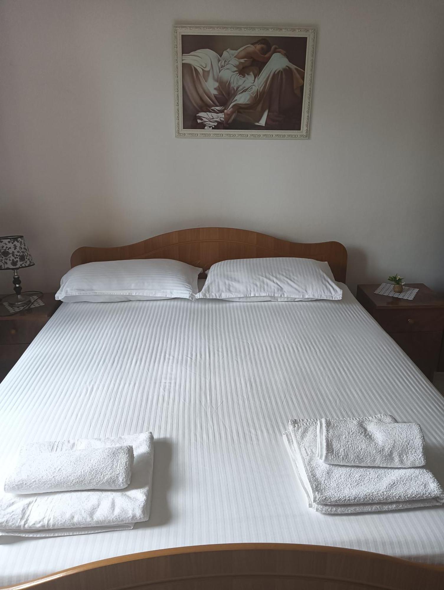 Vila Aliaj Luxury Apartment With 2 Rooms With Private Wonderful Terrace Durrës Exteriör bild