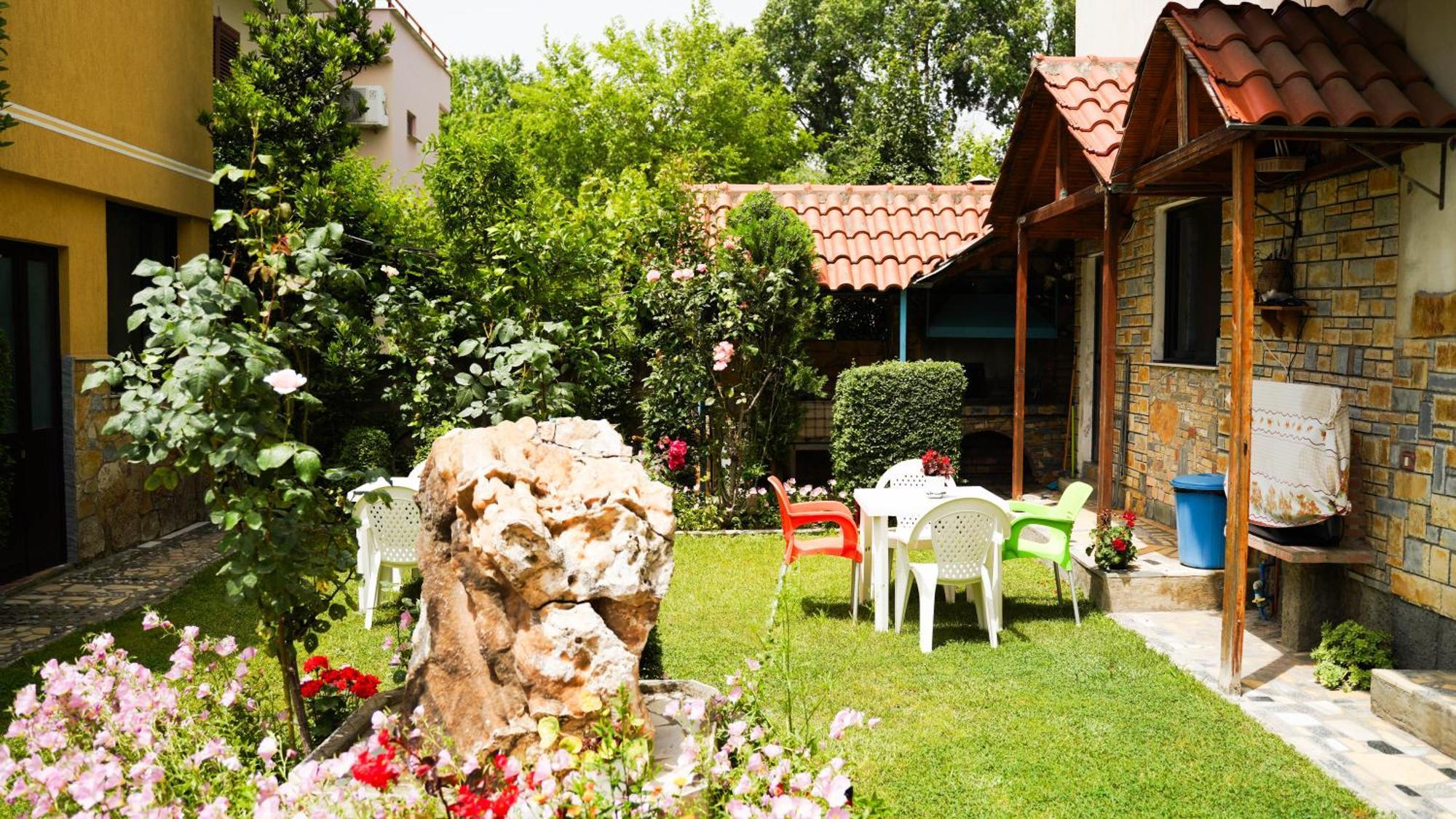 Vila Aliaj Luxury Apartment With 2 Rooms With Private Wonderful Terrace Durrës Exteriör bild