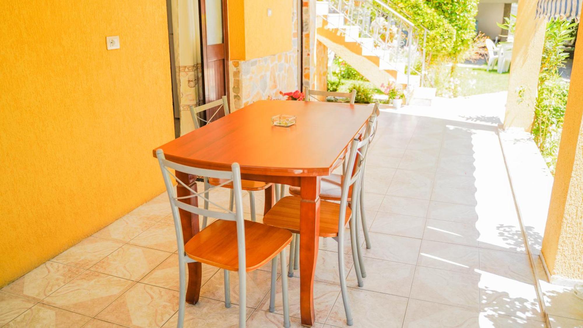 Vila Aliaj Luxury Apartment With 2 Rooms With Private Wonderful Terrace Durrës Exteriör bild