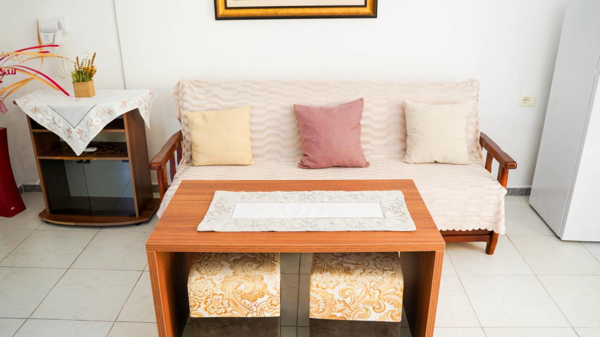 Vila Aliaj Luxury Apartment With 2 Rooms With Private Wonderful Terrace Durrës Exteriör bild